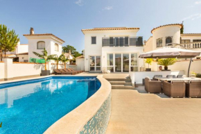 2016 Villa moderna al canal con 4 habitaciones